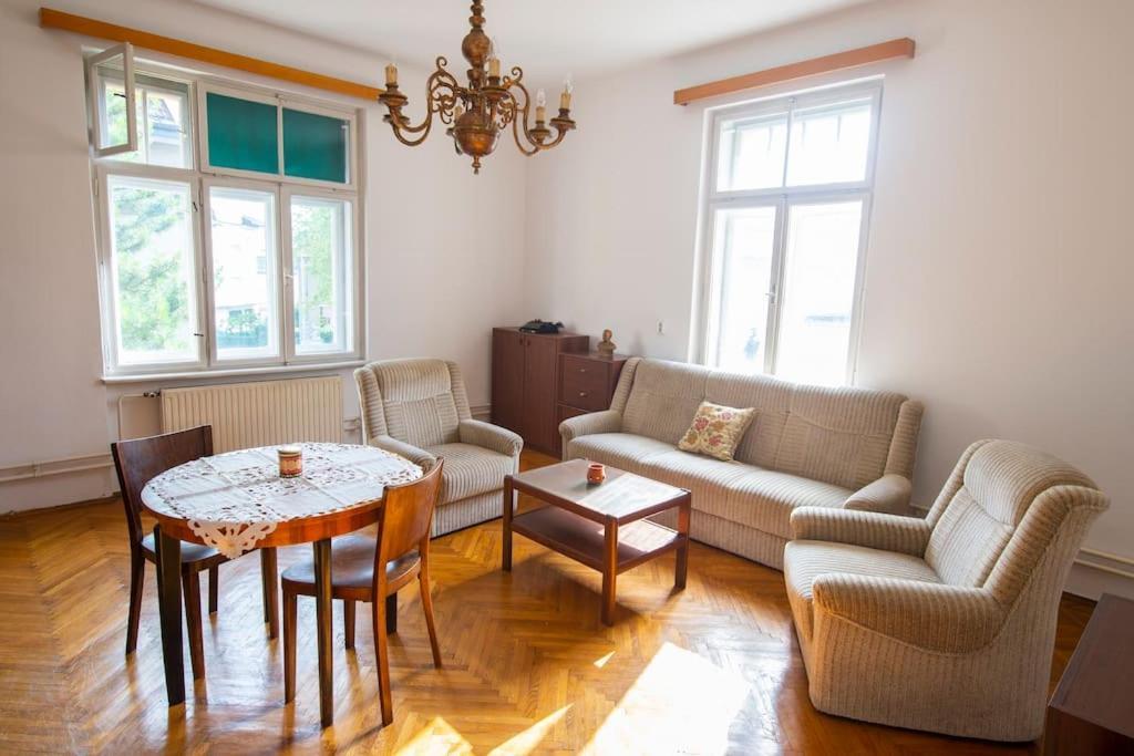 Socialist Experience In The City Center Liubliana Exterior foto